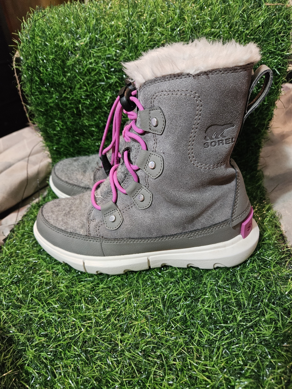 Sorel Kids Gray Boot with Pink Laces and Fur Collar